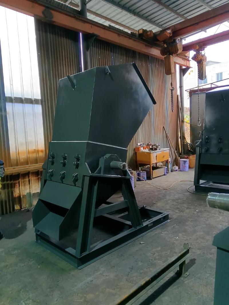 全面解析塑料破碎機 從單軸撕碎機到機頭料粉碎機的應用與選擇